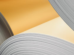 Papierrollen übereinander gestapelt