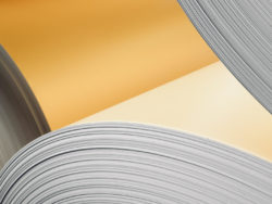 Papierrollen übereinander gestapelt