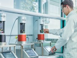 Qualitätsprüfung bei Von Roll