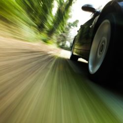 Auto bei der Fahrt